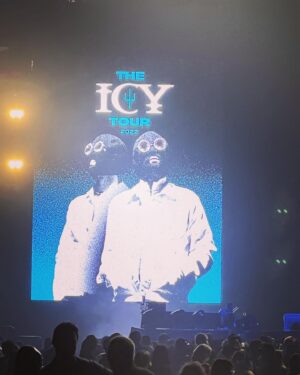 Vivien Lyra Blair Instagram - I got to go to my first concert last week. I saw @twentyonepilots  I’ve been a big fan since I was really young (I know I’m still young 😁). 

When I work I still practice music and during ObiWan I asked my piano teacher to help me with “Tear in My Heart” 

The concert was everything I could have ever wanted it to be. 

Thank you #TylerJoseph and #JoshDun I had so much fun!!