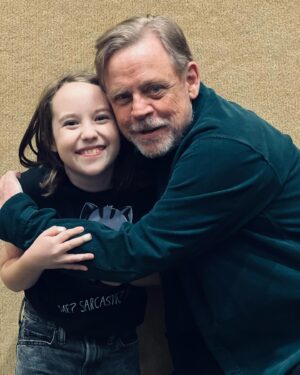 Vivien Lyra Blair Instagram - So… this happened… (😳 Mar🐪) 

The force was strong this weekend at @fanexposf and I had so much fun. Thank you for having me. 

And thank you @starwars fans for including me in this amazing galaxy. 

#vivienlyrablair #markhamill #ewanmcgregor #yoda #daniellogan #starwars #youngleia #sanfrancisco