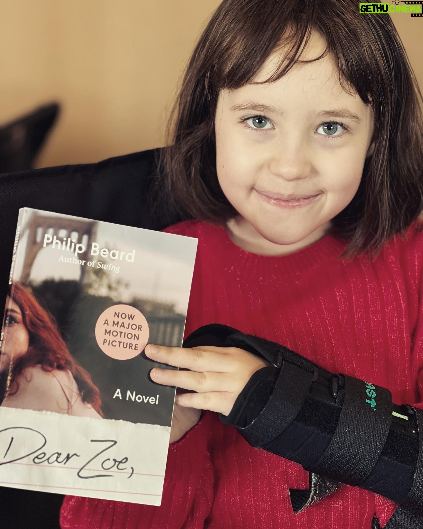 Vivien Lyra Blair Instagram - I like to read the scripts and the books that the movies I do are based on. Here’s me reading #dearzoe by @philipbeard17 😻 I really liked it I think you will to if you like books like this 👀