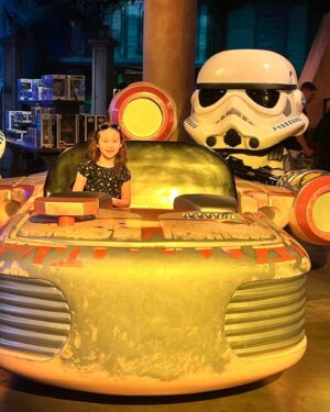 Vivien Lyra Blair Instagram - Got to go to @funko.hollywood today and see all these amazing @originalfunko toys! It’s a really fun place to visit!! Now if we can just get them to add #LittleLeia to their @obiwankenobi collection!!! 🤞🤞Do you all love #HarleyQuinn and #DoctorWho as much as I do?!? I hope you’re all having an amazing Weekend!! (@garinwsparks the 5th pic made me think of you!!!)🤗