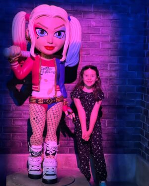 Vivien Lyra Blair Instagram - Got to go to @funko.hollywood today and see all these amazing @originalfunko toys! It’s a really fun place to visit!! Now if we can just get them to add #LittleLeia to their @obiwankenobi collection!!! 🤞🤞Do you all love #HarleyQuinn and #DoctorWho as much as I do?!? I hope you’re all having an amazing Weekend!! (@garinwsparks the 5th pic made me think of you!!!)🤗