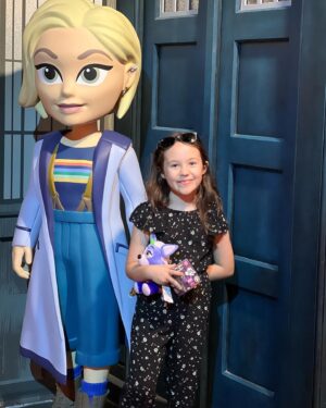 Vivien Lyra Blair Instagram - Got to go to @funko.hollywood today and see all these amazing @originalfunko toys! It’s a really fun place to visit!! Now if we can just get them to add #LittleLeia to their @obiwankenobi collection!!! 🤞🤞Do you all love #HarleyQuinn and #DoctorWho as much as I do?!? I hope you’re all having an amazing Weekend!! (@garinwsparks the 5th pic made me think of you!!!)🤗