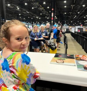 Vivien Lyra Blair Instagram - What an amazing day at @c2e2 thank you @swau_official for inviting me!  And thank you so much to all the wonderful people that came to say hi.