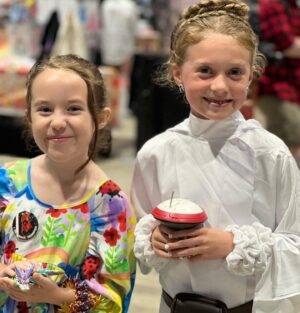 Vivien Lyra Blair Instagram - What an amazing day at @c2e2 thank you @swau_official for inviting me!  And thank you so much to all the wonderful people that came to say hi.