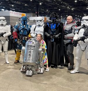 Vivien Lyra Blair Instagram - What an amazing day at @c2e2 thank you @swau_official for inviting me!  And thank you so much to all the wonderful people that came to say hi.