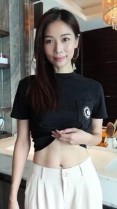 Vivien Yeo Instagram - 身材是送給自己最好的禮物 不管什麼年齡 我們都希望遇見更美更好的自己 形象是我們對待生活的態度 你可以選擇不修邊幅的形象 來宣告自己已經被生活、被壓力、被家庭打敗 你也能夠選擇努力管理和塑造好自己的形象 讓自己變得精緻 向世界展示你的堅持、自律和自信的一面❤️