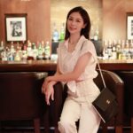 Vivien Yeo Instagram – 祝各位媽媽，還有我自己：母親節快樂❤️

當媽媽的辛苦真的只有在自己成為媽媽之後才能真正了解。
每一位媽媽曾經也只是女孩、女兒、少女
都是需要被疼愛、被照顧、呵護和擁抱的
請好好疼愛媽媽，好好的陪伴她，因為這是我們生命裡所能做的，對母親最好的回報❤️

媽媽們，就算成為了母親，也記得要多多愛自己哦✨