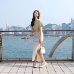 Vivien Yeo Instagram – <Instagram VS Reality Weekend Vibes>

經常上網看到很多人都照片，會覺得好像人人的生活、假日都過得好精緻⋯ 
但其實在完美修飾的照片背後⋯⋯
 
圖4: 其實我今天是完全沒化妝， 只穿牛仔褲， 雖然上衣還是同一件。 然後就一整天不斷的在吃！ 吃烤肉！ 吃雪糕！ 吃很多很多飯！然後就回家睡午覺！ 起身看韓劇！ 然後再吃😝 （ 不要批評我🤫）
 
但我覺得有時我們需要適當的放鬆自己， 幫自己充電，做自己喜歡做的事， 對我來說就是吃睡煲劇😅
 
所以記得， 完美的背後其實有著很多不完美， 但不完美才是完美😝👍
 
最後一張圖： 製造完美照片⋯⋯是個混亂的過程🫣

Photo 1-3 ： Instagram
When you scrolling down through Instagram, it’s easy to think everyone’s life is perfect. But let me tell you, behind the filter, I’m just a regular gal. 

Photo 4-5 ： Reality
Today I ditched the makeup, threw on some comfy clothes, and you know what ? I ate the whole day ! Yes , you read that right, I ate the whole day ！！ice cream and all fatty foods ! And it was amazing 😝👏👏

Sometimes you just need to take a step back, relax and recharge. We all need a little time to unwind and focus on ourselves. And for me, that means binge-watching my favorite Korean dramas, eating my favorite foods, and sleeping in. （don’t judge me🤫)

So, the next time you see a flawless Instagram post, remember that there’s always more to the story – and it’s okay to be imperfect.

Photo 6 ：the making of a perfect Instagram post ….its a hot mess ! 🫣

#instagramvsreality  #realitycheck #BehindTheScenes #TheRealMe