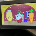 Vivien Yeo Instagram - 結束了新年旅行回到香港了 回來之前去了Singapore住了幾天 在元宵節那天去探望外公外婆 和外婆去巴剎吃她喜歡吃的雞飯 再陪她到大伯公廟拜神 在Singapore 住了幾天 特地帶小孩去Singapore Zoo @mandaiwildlifereserve 原來帶著兩個2-4歲的小孩去動物園（真正的大動物園） 是那麼具挑戰性的，因為天氣熱加上需要走很多路。 圖1 ：這次特地預訂了 Breakfast in the wild 和動物們一起吃早餐，非常特別的體驗。 一開始女兒見到orang utan 還嚇得尖叫😅😅幸好之後還是肯和動物拍照還大膽的摸蟒蛇😆 圖8 ： Boon Lay 大伯公廟 圖9&10 ： 和小孩一起搭飛機，我唯一看的節目就是Peppa Pig ，9mins 的Peppa Pig，不斷重複，我看了接近4小時😵‍💫😵‍💫。吃雪糕是我最開心的時候😵‍💫😵‍💫 總的來說，旅程雖然很忙碌有點小累，不斷忙著顧小孩。但是能帶他們回去過年，和他們一起體驗很多新事物，一切都是值得的❤️❤️