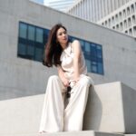Vivien Yeo Instagram – 無論你是誰
無論你身在何處
你都有無限的潛能和價值等待被發現

相信自己、勇敢前進
突破你自設的枷鎖
每個人都能綻放出無盡的光芒

✨週六愉快✨