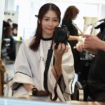 Vivien Yeo Instagram – 剪完頭髮去食蝦面👏👏
每次剪完頭髮心情都特別好
因為覺得自己變美了😆😆
夏天快到了
剪短d清爽d
最緊要，有無年輕d？😂

@labiosthetiquehk @phoebe.hiutung