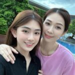 Vivien Yeo Instagram - 元宵節快樂🎉 今年的新年真的好忙 從年廿八一直玩到初十五 從香港、澳門、馬來西亞之後再去Singapore 帶小孩到處和親朋戚友拜年💖 第一次新年過得那麼忙碌充實 幾乎每天都有節目 幾天就開一個party😆 我的小孩讓我的人生變得精彩有趣🥰感恩 回家鄉一定要回四彎島 謝謝堂妹帶我們又吃又玩 @yannne___ @yardnco 小朋友最愛到 @desaruminizoo 喂小動物 這次還有mini kitchen ，女兒第一次煮飯 煎蛋🍳😍還炒了個麵😍 不斷說「媽媽媽媽，我的麵要加油和鹽」🧂😆然後就加了很多油和鹽🤣 雖然天氣真的很熱 但是見到小孩們玩得那麼開心 我就開心🥰🥰