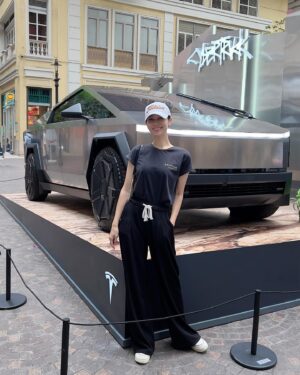 Vivien Yeo Instagram - Wow🔥😍 #Cybertruck

#Tesla #TeslaHK @tesla_hk