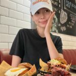 Vivien Yeo Instagram - 今天的我～ 真的很愛吃burger 🍔 你們有好吃的🍔餐廳可以推介嗎？ #foodlover