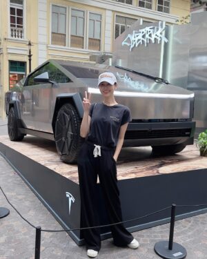 Vivien Yeo Instagram - Wow🔥😍 #Cybertruck

#Tesla #TeslaHK @tesla_hk