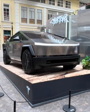 Vivien Yeo Instagram - Wow🔥😍 #Cybertruck

#Tesla #TeslaHK @tesla_hk