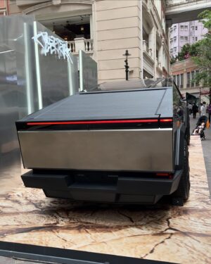 Vivien Yeo Instagram - Wow🔥😍 #Cybertruck

#Tesla #TeslaHK @tesla_hk