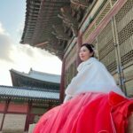 Vivien Yeo Instagram - 新的一年， 最好的幸福送給你，最好的快樂圍繞你， 最好的幸運帶給你，最好的祝福祝願你， 祝大家2024新年快樂 ✨❤️