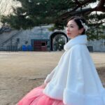 Vivien Yeo Instagram - 新的一年， 最好的幸福送給你，最好的快樂圍繞你， 最好的幸運帶給你，最好的祝福祝願你， 祝大家2024新年快樂 ✨❤️