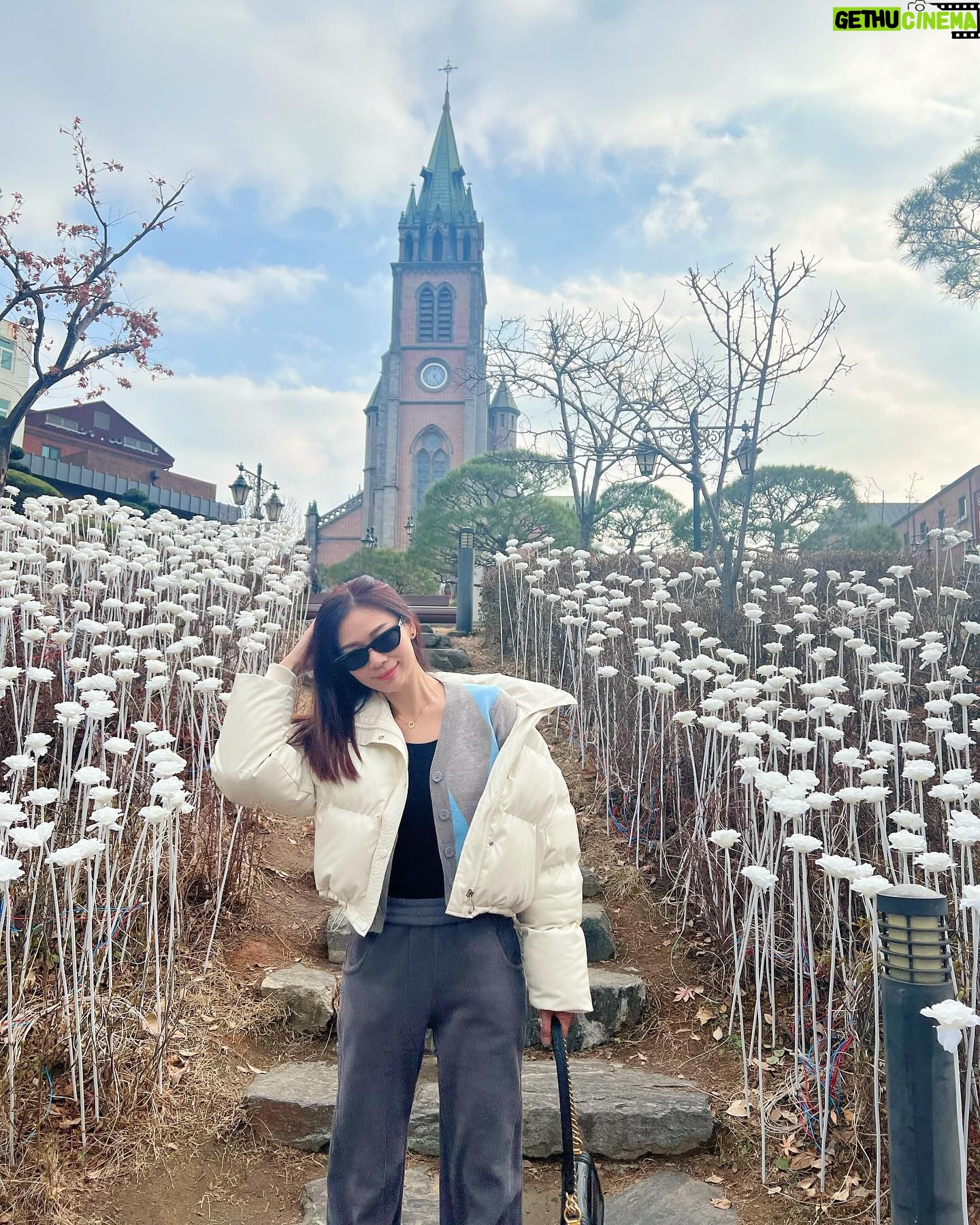Vivien Yeo Instagram - Seoul calling ✈️✨ · In the holiday spirit and my vacation’s mode on 📸 🍜 🏯 🎵