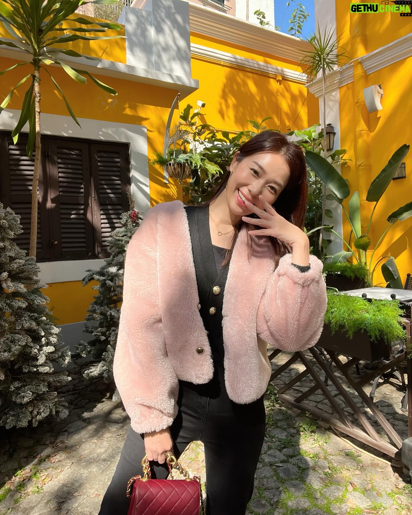 Vivien Yeo Instagram - 祝大家聖誕快樂 ✨𝑴𝒆𝒓𝒓𝒚 𝑪𝒉𝒓𝒊𝒔𝒕𝒎𝒂𝒔🎄🎉