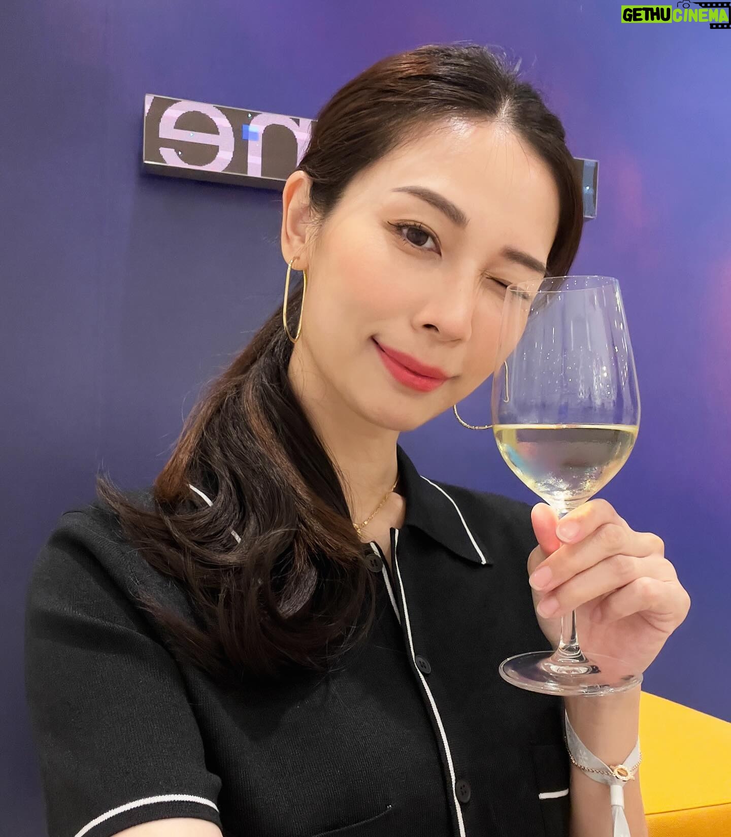 Vivien Yeo Instagram - An evening filled with art and inspiration. #artbaselhk2024 #dominiqueknowles
