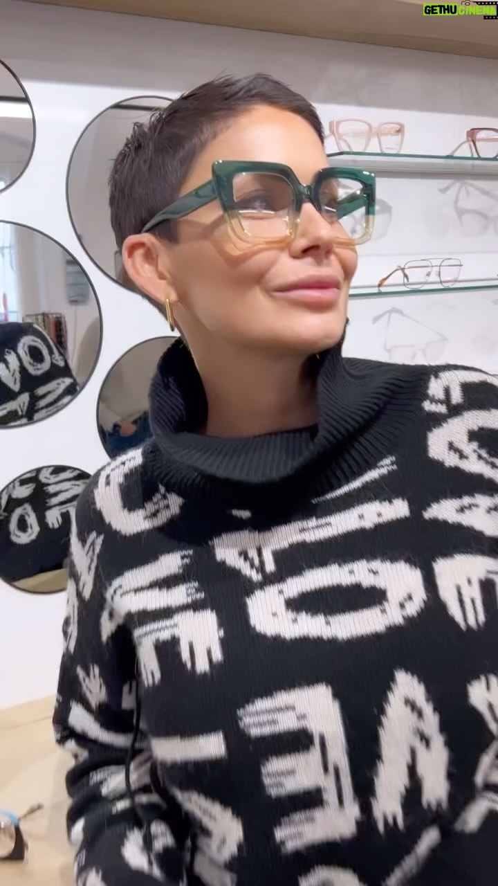 Vladimíra Erbová - 649 Likes - ….tadááá ….Nové kolekce brýlí doletěly do la optika Chomutov.
LIFE LOFT - španělský návrhář a velmi extravagantní kousky.
WOODYS - opět Španělsko a výjimečné tvary
MARC O’POLO - dokonalé řemeslné zpracování a nekomplikované tvar….., kdo chce jiné brýle, tak jedině @laoptikachomutov #laoptikachomutov #slunecnibryle #obruby #dioptrickebryle #chomutov #🤍