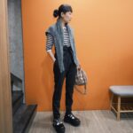 Waa Wei Instagram - - 「我覺得我好棒！」 她把手放在桌上大聲的對自己說，也說給對面的友人聽，「你快點說我很棒！快點！」 友人：「你很棒，我覺得你很棒！」 - 過了很久，她會喜歡自己了， 多了很多的一點點的喜歡。