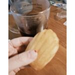 Waa Wei Instagram - - 1.仍然是路易拍的媽媽。 2.最近到處都有茂密的花，春天的花好像都特別開心，而且都很香，我也很香。 3.名從法國帶回來的瑪德蓮配咖啡也太美味了，還是我在想念法國了。 4.我：「路易，幫媽媽拍一張！」路易：「不要！」我：「拜託！」，他拍了，但有指定動作，「媽媽，你當一下閃電俠！」⚡️ 5.那天去路易的學校開他即將要升大班的會，園長在說話的時候我看似認真做筆記，但數度想要落淚，但旁邊有其他家長我怎麼好意思哭，果然一個人走回家的路上還是忍不住，怎麼一下子就要大班了，媽媽捨不得🥹 6.小鴨鴨好軟好可愛喔，好想養喔，還是養到不知道怎麼辦的時候再帶回去山上還給老爸好了，哈哈哈。 7.他們是我得金曲獎的時候一直在哭的兩個男人。 8.熊貓奧特曼，沒看過了吧，嘿嘿。 9.我好喜歡吃水餃，這個剝皮辣椒水餃好好吃，我現在好餓喔，此時此刻的我好餓。 10.我一聽到他挑食我就趕快去買好吃的給他吃，然後一口一口餵他吃到他打嗝，太可愛了啦，好可愛好可愛喔！