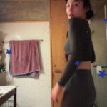 Waa Wei Instagram - - 1.路易把媽媽拍得很漂亮。 2.最近路易開始發現媽媽有點ㄎㄧㄤ這件事情了，他會說：「你可以不要告訴別人嗎？」我：「可是我剛剛已經傳訊息告訴別人了。」路易：「你快點刪掉！」 3.老爸養的雞之愛の雞蛋。 4.這種露肚子的衣服不能當睡衣，躺了一小時發現會失眠又起來換掉，我跟你說肚臍一定要蓋著才好睡。 5.朋友要辦畫展，好好看的邀請函。 6.路易畫什麼都好可愛。 7.這朵玫瑰花是真的，而且就只長了一朵，還衝出來，我覺得她在叫我幫他拍照，於是幫她留下倩影。 8.可能覺得這樣我看不到他。 9.我在小紅書看到有人和我長得很像，這個人不是我⋯好像喔，怎麼會這樣。