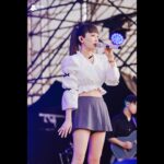 Waa Wei Instagram - 覺得自己今天化妝化得不錯，這套衣服也是自己配的😌👌 #謝謝天津泡泡島音樂節