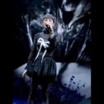 Waa Wei Instagram - 魏千金攝影大賽之大家好會拍照，尤其每次都聽攝影師說我是一個不太好拍的歌手，always嘴巴張太開啊，不然表情又太多。所以我看到有好看的照片就變成偷圖大王了。 / 想問問你們： 最想在演唱會聽到我唱什麼歌？ 最喜歡我的哪一首歌？ 請作答。