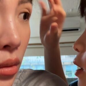 Waa Wei Instagram - 「媽媽，為什麼你⋯」
-
-
-
-
-
-
-
「眼睛是咖啡色的。」

#嚇我一跳