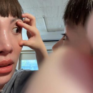 Waa Wei Instagram - 「媽媽，為什麼你⋯」
-
-
-
-
-
-
-
「眼睛是咖啡色的。」

#嚇我一跳