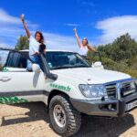 Wafa El Mejjad Instagram - @sophiemolesti m’a demandé d’être sa coéquipière sur le rallye trophée rose des sables sponsorisé par notre partenaire @amvassurance Aujourd’hui c’était notre premier jour de formation au @chateaudelastours Un terrain de jeu incroyable ! Ou certain y prépare le Dakar Jolie mise en bouche aujourd’hui de ce qui va nous attendre la bas !
