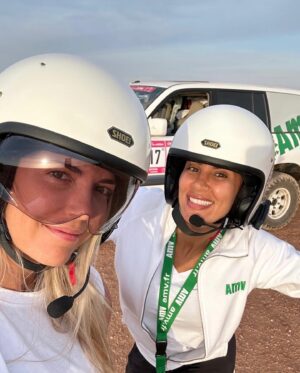 Wafa El Mejjad Instagram - Merci @shoeieurope de nous avoir équipé pour cette belle aventure riche en émotion , merci ma pilote @sophiemolesti de nous avoir fait slider dans les dunes merci pour les fou rire ! C’était magique alors merci 🙏🏼