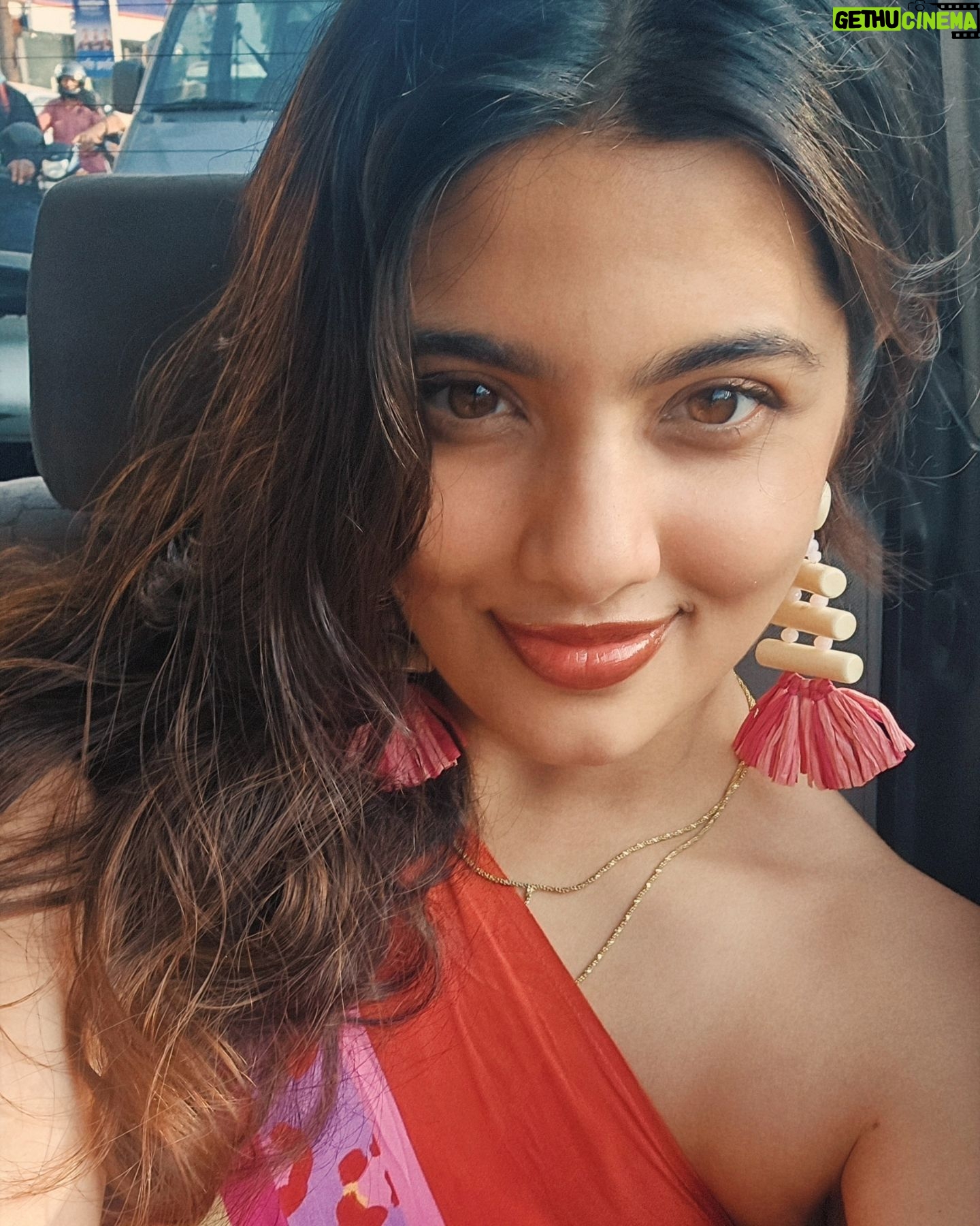 Wafa Khadeeja Rahman Instagram - 'In the dyling light, the world held it's breath' Dress: @farmrio @repose__________ Bag: Street shopping, Bankok Slides: @hm #ootd #fashion #styling #outfitoftheday #beachdress #beach #sunset #style #thrifted #withgalaxy #galaxys24ultra #samsungindia