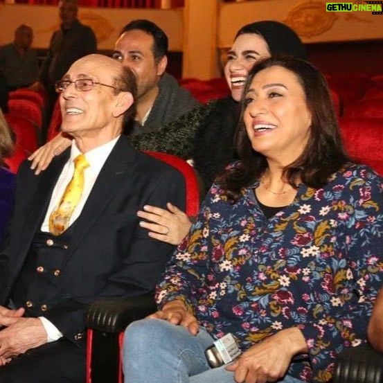 Wafaa Sadeq - 1.9K Likes - الصوره من يوم الاحتفال بعيد ميلاد الاستاذ محمد صبحى فى المسرح بعد العرض
مسرحيه عيله اتعملها بلوك 🥳🥳🥳🥳