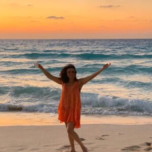 Wafaa Sadeq Instagram - It's summer 🌞🌞🌞🏊🏊🐬🐬🏖️🏖️🌊🌊
Taken by
@safaa_el_toukhy
❤️❤️❤️❤️❤️❤️❤️