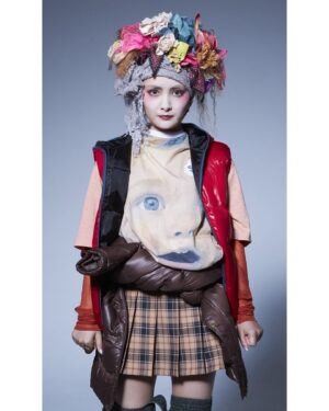 Wakana Aoi Instagram - ．
ブレヒト作、白井晃さん演出の
「セツアンの善人」

出演することが発表になりました。

私は、貧しく、お人好しすぎるシェン・テと、
彼女が扮する、彼女の冷酷な従兄弟、シュ・イタの二役を演じます。

善と悪、幸せになるために必要な物事、神様と人、など。
色々な要素が詰め込まれた面白い作品です。

音楽劇という初めてのジャンルにもワクワクしています！

10月より世田谷パブリックシアターにて上演予定です。
ぜひ楽しみに待っていてください☺️

#セツアンの善人