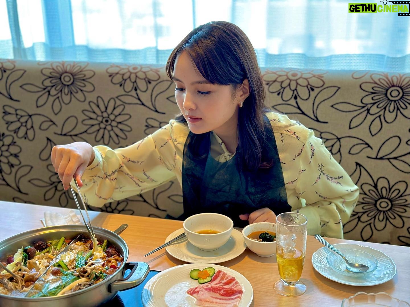 Wakana Aoi - 3 Likes - .
取材していただきました。
「LEON」
お店に合わせてお嬢様的なテーマで作ってみました。
いつもない雰囲気のスタイリングで、ドキドキしながら、美味しい火鍋を頂いて😋
https://www.leon.jp/peoples/187902
👗
@cote.official
💍
@theofficialpandora
👠
@louboutinworld
#ANASTASIA