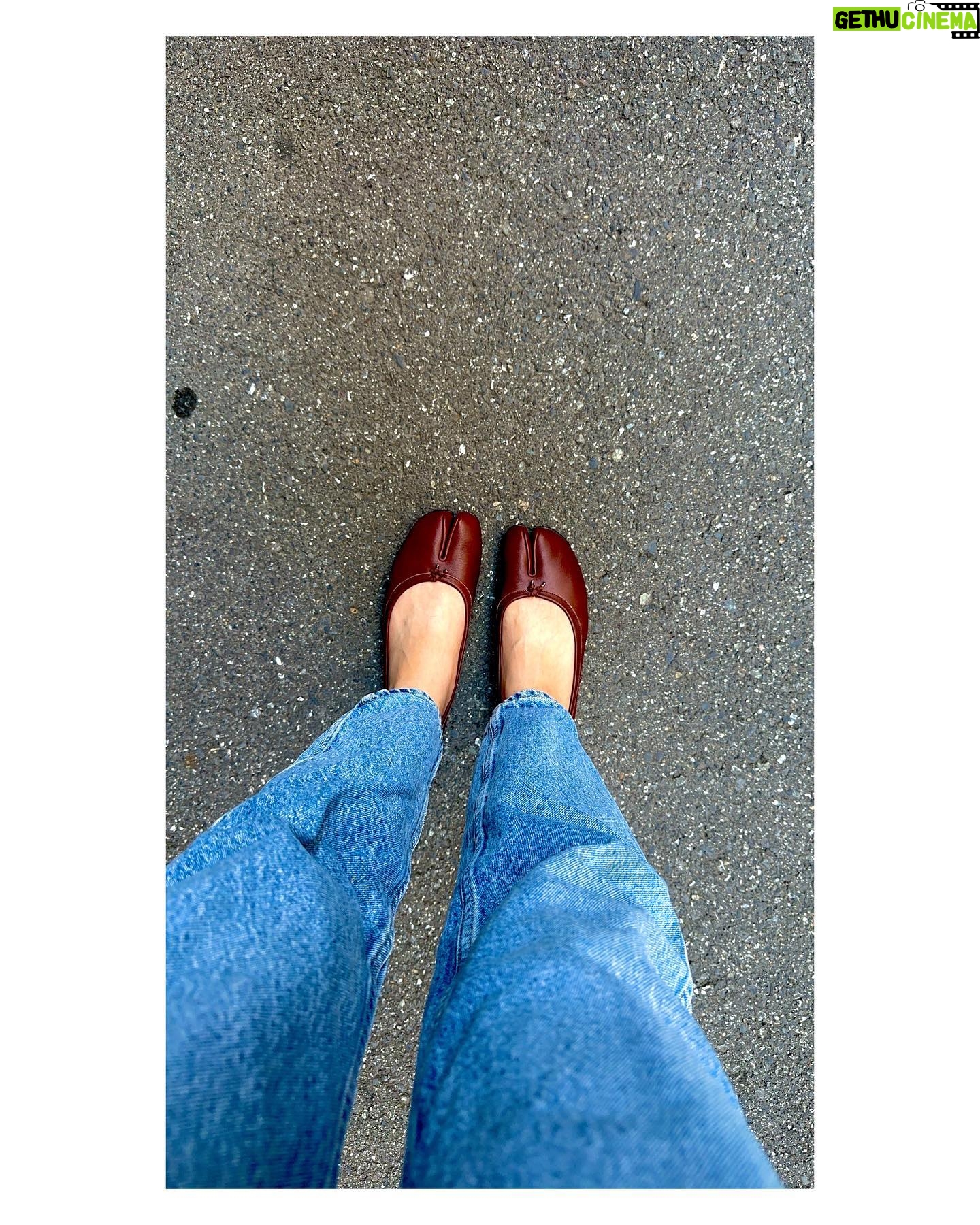 Wakana Aoi - 3 Likes - .
かけてみたパーマと
新しいくつ
まだまだ暑いけど秋の気配を感じる🍂
いや、やっぱ全然暑いかな!笑
お稽古も、佳境です。がんばる!!
劇場でお待ちしてます☺️