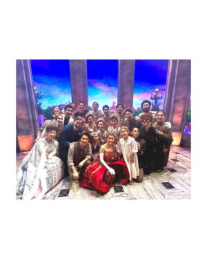 Wakana Aoi Instagram - ．
そして、ご一緒できてそのパワーに驚き続けていたアンサンブルの皆さん✨

全52公演をそれぞれの形で務められている姿は本当にかっこよくて、皆さんのその姿勢にいつも勇気をもらっていて、この方達がいらっしゃるから伸び伸び好きに演じさせてもらおうってそう思うことができていて…
本当にありがとうございました🥹！

ナナ役の麻実れいさん。初演からご一緒させていただけて、対峙すると、いつも誰よりも温かくてそして緊張する、でも誰よりも抱きしめてもらいたい、褒めてもらいたい、アーニャとしてなのか私自身としてなのか、そんな風に感じていました。

リリー役の朝海ひかるさん、マルシアさん、堀内敬子さん。
写真を撮りきれなかったのですが、🥺
お話の中で関われるシーンは１つだけ、一言だけなのですが、その短いところで気持ちを交わすのが私は結構楽しかったりしていて😂
アーニャとリリーさんって深く描かれないから隙間がたくさんあるというか、記憶のどれくらいの中にこのリリーさんっていらっしゃるのか、日々少しずつ感じながら、時には変化しながら、演じていました。

なんだか自己満足で気持ちを書きましたが、自分にとって大切なこの作品のこと、忘れる前に文字にしたかったので、ひとまずできてよかったです☺️

これからたくさん心のなかで想い出すことになるような素晴らしい経験ができて幸せですね！
どうか誰かの心の中でも、そうやって想い出されるお話でありますように。

#ANASTASIA