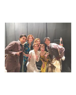 Wakana Aoi Instagram - ．
そして、ご一緒できてそのパワーに驚き続けていたアンサンブルの皆さん✨

全52公演をそれぞれの形で務められている姿は本当にかっこよくて、皆さんのその姿勢にいつも勇気をもらっていて、この方達がいらっしゃるから伸び伸び好きに演じさせてもらおうってそう思うことができていて…
本当にありがとうございました🥹！

ナナ役の麻実れいさん。初演からご一緒させていただけて、対峙すると、いつも誰よりも温かくてそして緊張する、でも誰よりも抱きしめてもらいたい、褒めてもらいたい、アーニャとしてなのか私自身としてなのか、そんな風に感じていました。

リリー役の朝海ひかるさん、マルシアさん、堀内敬子さん。
写真を撮りきれなかったのですが、🥺
お話の中で関われるシーンは１つだけ、一言だけなのですが、その短いところで気持ちを交わすのが私は結構楽しかったりしていて😂
アーニャとリリーさんって深く描かれないから隙間がたくさんあるというか、記憶のどれくらいの中にこのリリーさんっていらっしゃるのか、日々少しずつ感じながら、時には変化しながら、演じていました。

なんだか自己満足で気持ちを書きましたが、自分にとって大切なこの作品のこと、忘れる前に文字にしたかったので、ひとまずできてよかったです☺️

これからたくさん心のなかで想い出すことになるような素晴らしい経験ができて幸せですね！
どうか誰かの心の中でも、そうやって想い出されるお話でありますように。

#ANASTASIA