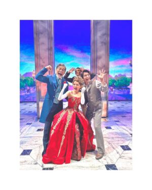 Wakana Aoi Instagram - ．
思い出の写真を✨

堂珍さんグレブ、いつも優しさを感じていました。1番話を聞いてくれそうな…哀愁漂うグレブで、日々の眼差しや言葉のニュアンスなどでお互いを図り合っている感覚がアーニャとグレブの関係性のようでとても楽しかったです。

けんやさんヴラドにはいつもたくさん助けて頂いてました。ダンスの経験💃のほとんどない私を本当に操ってくださってっていうのが正しい表現！🥹
大変な時期には、より支えてくださって本当に心強かったですし、けんやさんの持つ優しさ、そしてかっこよさの宿るヴラドはとても魅力的だなぁとご一緒しながら思っていました。

続きます😌

#ANASTASIA