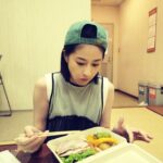 Wakana Matsumoto Instagram - ドラマ18/40 最後までご覧いただきありがとうございました！ 私演じる薫はたくさん名言を残す人でした。 私も恭子さんも響いた "今日の自分が人生で一番若い自分" 当たり前のことかもしれないけど 文字として言葉としておこすと ふっと心に入ってきて 噛み締められる言葉でした。 この四ヶ月間はわいわい楽しかったです！ 女子が集まるとうるさいね😝 遥ちゃん恭子さん、キャストの皆様、スタッフの皆様、ありがとうございました♡ 写真は差し入れのお弁当を食べて 美味しすぎて目ん玉飛び出る瞬間の松本を激写されました。