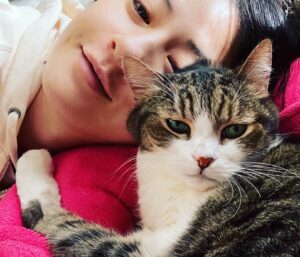 Wakana Matsumoto Instagram - .
.
新年明けましておめでとうございます。
.
昨年は日々がとても長く感じました。
一つ一つの作品にしっかりと向き合いながら悩み苦しんだりもしましたが
自分が演じた愛すべき役、全員にお疲れ様とありがとうを伝えたいです。
.
.
そして、どんな時も応援してくださったみなさまにも感謝いたします。
今年もどうかよろしくお願いいたします。
.
抱負は、
いつものことながら
"コツコツと一歩ずつ"
.
.
.
今年も一年みなさまにとって実り大き一年になりますこと願っております🫶