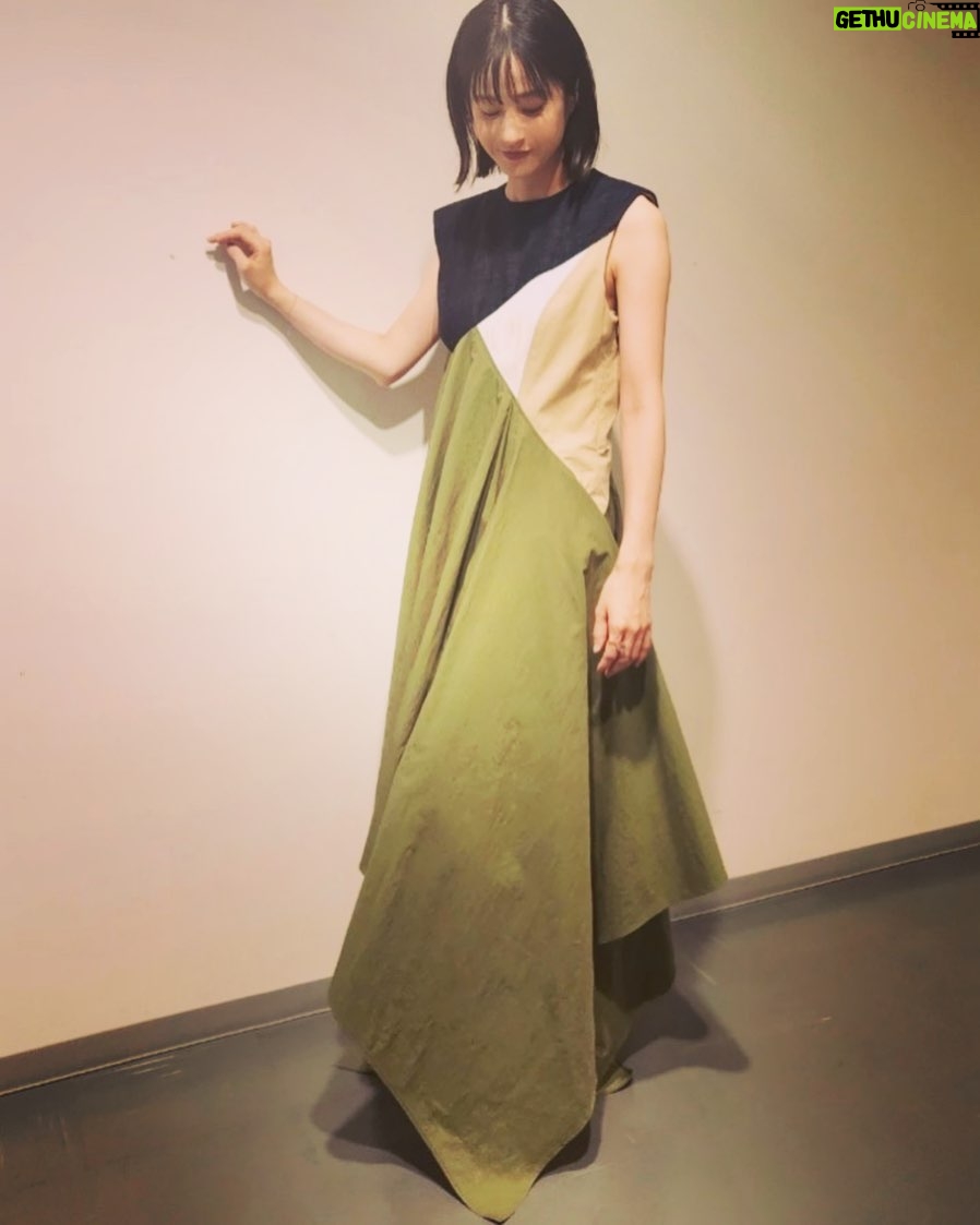 Wakana Matsumoto Instagram - 昨日のイベントで。 . . NISSANの "地球にやさしいあなたに、 ちょっとやさしい取り組み"です🌏 . ユーザーさんにも地球にも優しく。 . . SDGsもテーマの一つだったので 以前も別イベントで着用した再生繊維を使ったお洋服。 . . 新しく生まれ変わるって素敵よね💙