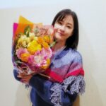Wakana Matsumoto Instagram - . . みなさま 今年も元気にこの日を迎えることができました。 節目の年になると 目標を聞かれることが多々ありますが私は相変わらず "自分のペースで" 当たり前の日々に感謝を忘れず 近くにいてくれる人々の幸せを願い自分も大切にしてあげる そして いつも応援してくださるみなさま 私の出演作品やSNSなどを通しての発信に応援をくださりいつも力をいただいています。 本当にありがとうございます。 写真は現在撮影中の "君が心をくれたから" の現場で祝っていただきましたが撮影後で目が腫れてしまった松本。 もう一つの写真はとある現場で祝っていただいた松本。 こちらもまた解禁になりましたらお知らせさせてください。 重ね重ねとなりますが みなさま本当にありがとうございます ダブル成人式となりますが 今後とも変わらずよろしくお願いいたします viva!40🫶🫶🫶🫶 2024.2.25