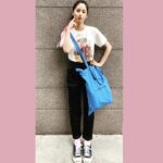 Wakana Matsumoto Instagram - 去年の緊急事態宣言中、世の中は韓流ドラマが流行っていたが、 私はYouTubeというコンテンツの面白さに気付いた。(遅い) 突然彼女のチャンネルが私のオススメ動画に流れてきた。 ブリアナ・ギガンテちゃん ショーガールでポールダンサーをしているんだけど、早く生で見てみたいなぁ。 お米と牛乳とオリーブオイル買ったらエコバッグ肩にめり込んでるけど予約していてやっと届いたブリアナちゃんのTシャツかわいいからマスクの下は微笑んでいるよ。 ブリアナちゃんのYouTubeを編集しているぽよまる君は今日がお誕生日みたいで37歳ですって！ 私と同い年！ 37歳でほっぺたプーしてる女の最近の喜びでした。 #ブリアナギガンテ #ぽよまる
